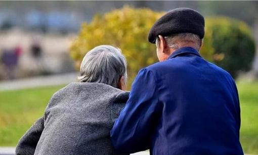 Già đi, người thông minh sẽ giấu 3 điều trong bụng, nhưng người có EQ thấp lại nói cho con cái biết