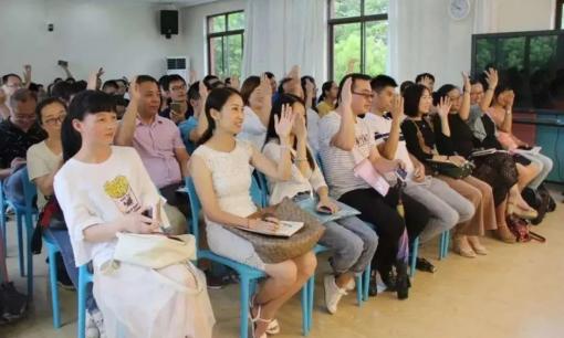 Với những bà mẹ “thích ăn mặc” và “không thích ăn mặc” thì khi con lớn lên, sự chênh lệch giữa 3 điểm khiến chị em lo ngại