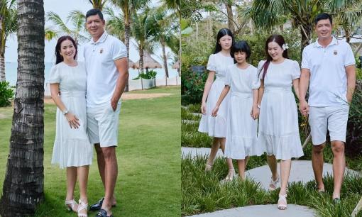 Mừng sinh nhật Bình Minh, Anh Thơ khoe bộ ảnh cả gia đình lên đồ ton sur ton, cùng nhau đi du lịch