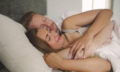 Trước khi các cặp đôi lên giường, hãy cố gắng thực hiện “3 việc” này càng ít càng tốt, và “nhịn” nếu có thể!