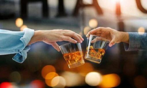 Khi gặp phải 3 loại người này trên bàn rượu, rất có thể họ muốn 'giở trò', không có ý tốt, bạn phải cẩn thận