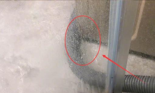 Tẩy cặn trên kính buồng tắm có khó không? Dạy cho bạn một mẹo, nó sẽ sáng như mới ngay lập tức