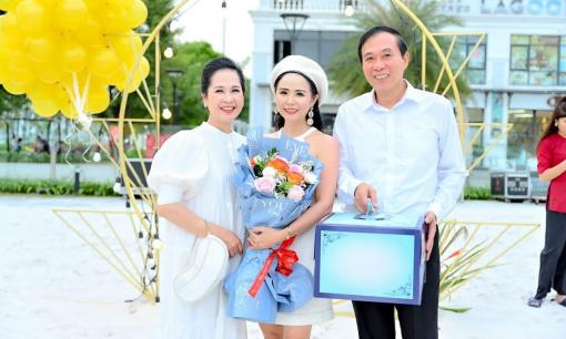 Dàn sao hội tụ tại bữa tiệc thanh xuân rực rỡ của Bùi Thanh Hương