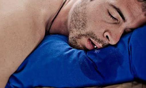 Tại sao khi ngủ hay chảy nước dãi? Làm thế nào để khắc phục?