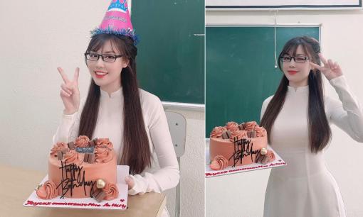 Nữ giảng viên Âu Hà My được sinh viên mừng sinh nhật trên lớp, ảnh diện áo dài 'gây sốt' vì quá trẻ 