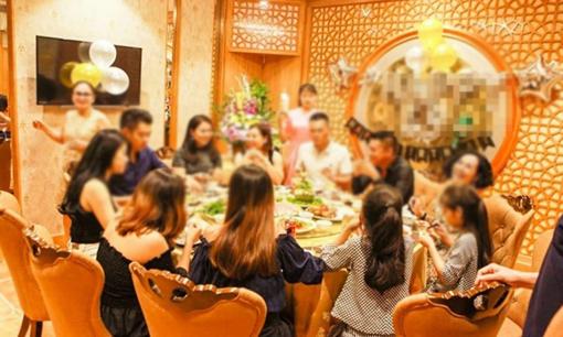 Con rể tương lai là chủ nhà hàng, bố cô gái rủ họ hàng đến ăn miễn phí, bị phản ứng liền tát luôn nhân viên