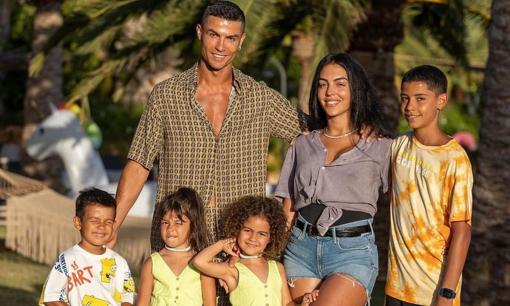 Cristiano Ronaldo đã tìm thấy nửa kia của mình khi đi mua sắm và những điều chưa biết về chuyện tình đằng sau sân cỏ