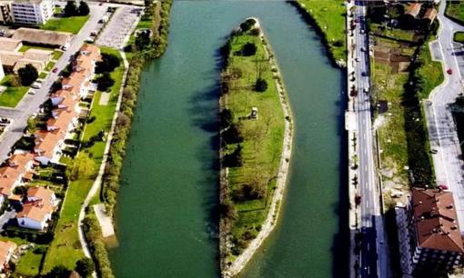 Hòn đảo nhỏ bé này phải chuyển đổi quốc gia sáu tháng một lần