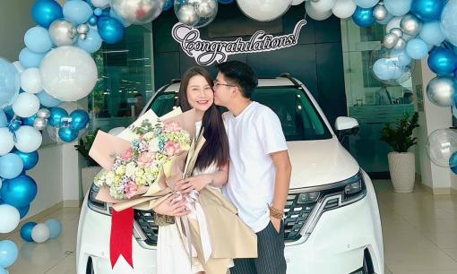 'Hot face' Thanh Trần tậu xe ô tô mới sau khi sinh con thứ ba 