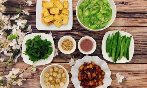 Bận công việc nên không thể nấu cơm, cô gái bị mắng 'như tát nước' vì mua đồ ăn sẵn đãi bố mẹ bạn trai