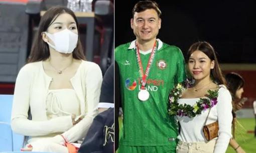 Yến Xuân - bạn gái Đặng Văn Lâm xuất hiện trên khán đài sau khi bị chê 'mặt như cái mẹt' 