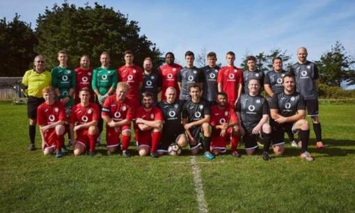 Giải đấu bóng đá chính thức nhỏ nhất trên thế giới, chỉ thi đấu với 2 đội