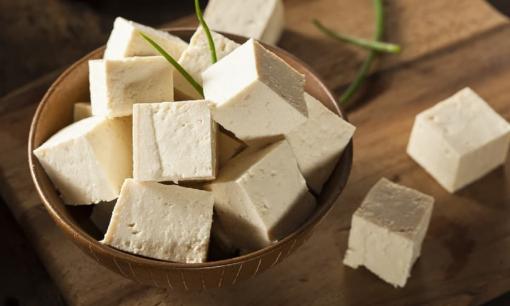 Sau sinh tích cực ăn 3 thứ này mẹ sẽ nhiều sữa, con bú không hết, không phải móng giò