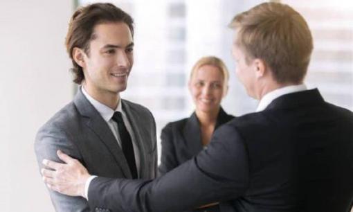 Giao tiếp với sếp nơi công sở, 3 bí quyết đảm bảo tăng lương và thăng tiến