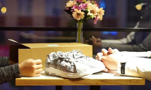 Nhận quà từ bạn trai cũ còn đong đưa gọi là 'bạn yêu', cô gái bị vợ người yêu cũ chửi 'sấp mặt'