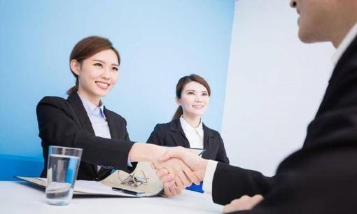 Có 3 văn bản mà 5 lãnh đạo đến thì phải làm sao? Ứng viên có EQ cao được tuyển dụng