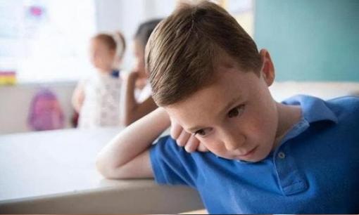 Cha mẹ nên hướng dẫn trẻ không thích giao du như thế nào? Cha mẹ có EQ cao nên làm điều này