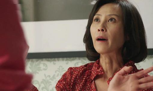 Cưới xong mẹ chồng chiếm thẻ lương của chồng, 5 năm sau tôi quyết định táo bạo khiến bà phải khóc