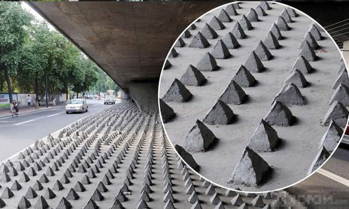 Tại sao Trung Quốc đặt kim tự tháp bê tông nhỏ dưới gầm cầu của họ?  