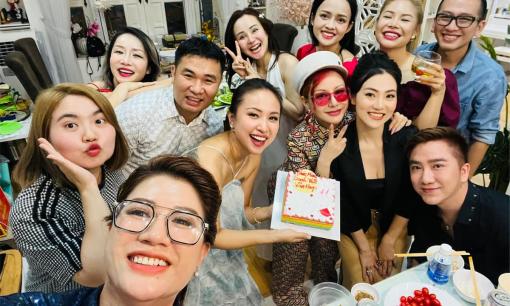 Vân Hugo đón sinh nhật bên hội bạn, tiết lộ mối quan hệ thân thiết với Trang Trần, Vy Oanh 