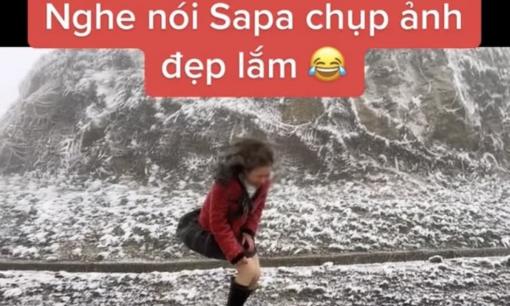 Dân mạng truyền tay nhau hình ảnh cô gái mặc váy ngắn đi 'săn' tuyết ở Sa Pa giữa ngày âm độ C