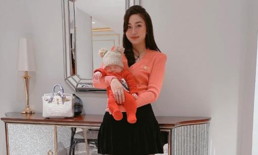 Đầy tháng con trai, Á hậu Ngô Trà My khoe vóc dáng thon gọn