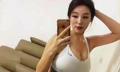 Bà dì 40 tuổi rất thích tập thể dục, vóc dáng chuẩn nữ thần, bài tập thể dục chính là mấu chốt, rất đáng để học theo