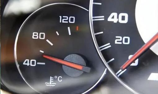 Khởi đầu khó khăn khi trời lạnh và sương mù dày đặc, hãy học những kỹ năng lái xe này để lái xe không sợ hãi trong mùa đông!