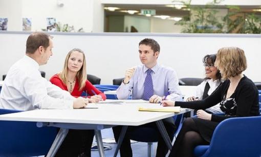 Học 3 thủ thuật này, bạn có thể trở thành 'bạn tâm giao' của lãnh đạo