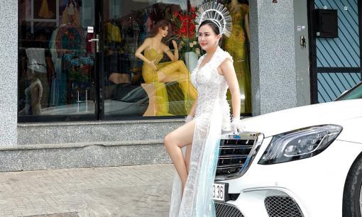 Hoa hậu Lý Kim Ngân diện váy cắt cúp quyến rũ mừng NTK Tommy Nguyễn khai trương showroom mới