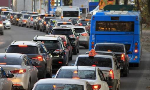 Cuối năm mọi người về quê nhiều, bỏ túi ngay 6 “mẹo” giúp lái xe an toàn khi đi trên đường đông đúc