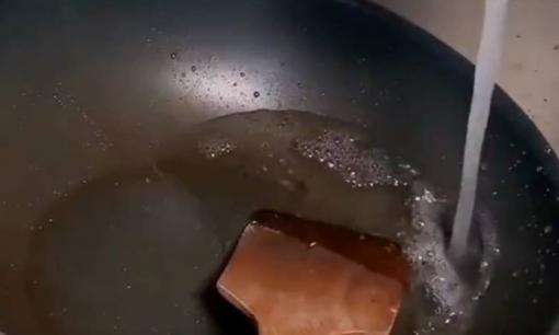 Đừng rửa chảo bằng nước ngay sau khi chiên nấu, nó rất độc hại, lời nhắc nhở của đầu bếp sẽ giúp bạn nâng cao kiến ​​​​thức