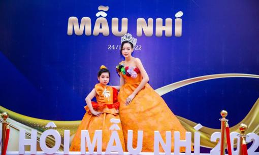 Ngôi sao catwalk Nguyễn Lê Thuỳ Linh sánh bước bên Hoa hậu Lê Nguyễn Bảo Ngọc tại Đêm hội mẫu nhí 2022