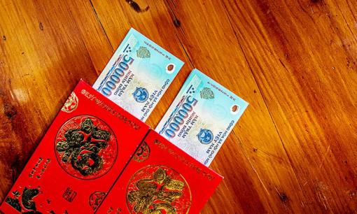 Cô gái xin lời khuyên khi bạn trai mừng mình 500 nghìn nhưng lì xì người yêu cũ 2 triệu