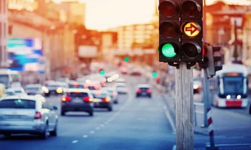 5 mẹo vàng giúp bạn tránh được tai nạn xe hơi ở những giao lộ đông đúc