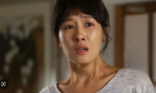 Sau ngày mẹ mất, bố bất ngờ quay trở về để nhận lại tôi