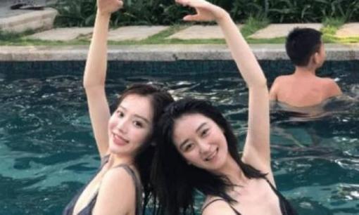 'Mẹ và con gái đẹp nhất' trở nên nổi tiếng nhờ một bức ảnh ở bể bơi, cư dân mạng: 'Quá đẹp!'