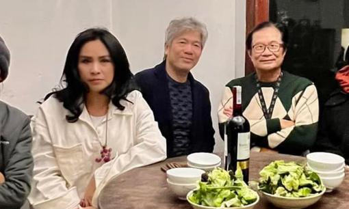 Vợ chồng Diva Thanh Lam đến thăm và chúc thọ nhạc sĩ Dương Thụ 