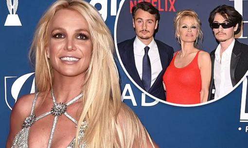 Britney Spears ca ngợi Pamela Anderson sau khi được 'biểu tượng sex' ủng hộ