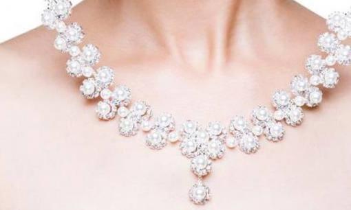 Trắc nghiệm tâm lý: Chọn một chiếc vòng cổ kim cương và trắc nghiệm xem chồng bạn có thể là triệu phú đô la hay kẻ bần hàn?