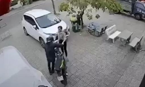 Cô chủ nhà ngây thơ gặp gã trộm gian xảo và cái kết