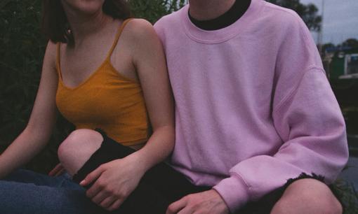 Mặc đồ ngủ hở hang nhằm quyến rũ bạn trai, cô gái 'đắng lòng' vì bị chê nách hôi rồi 'mất hút'