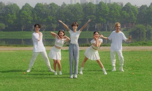 Hành trình trở thành một gen G đầy trải nghiệm của cô nàng Hina Nguyễn