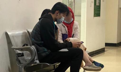 Bên nhau 17 năm, chấp nhận chồng ngoại tình nhưng người vợ và 2 con vẫn bị đuổi đi trong đêm