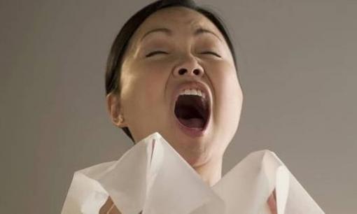 Điều gì xảy ra khi một người phụ nữ 'rò rỉ nước tiểu' khi cô ấy hắt hơi? Bác sĩ nhắc nhở: phòng ngừa sớm, đừng nghiêm trọng