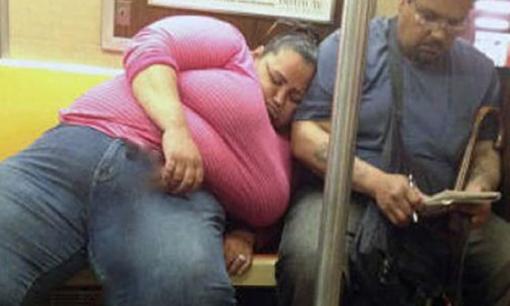 Tại sao phụ nữ tăng cân sau mãn kinh? 4 cách để tránh tăng cân