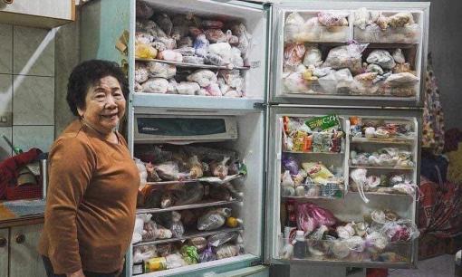 Tủ lạnh chứa đồ của bà ngoại được ví như 'tủ doremon' gây bão mạng