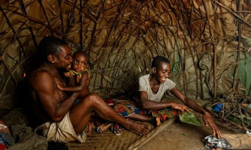 Bộ tộc 'người lùn' ở châu Phi đủ trưởng thành để kết hôn và sinh con khi 8 tuổi nhưng nghi lễ đón tuổi mới rất đặc biệt