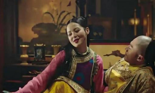 Càn Long trị vì 60 năm và có hơn 40 phi tần, ông một quy tắc cứng nhắc trong việc lựa chọn phi tần bất kể ngoại hình