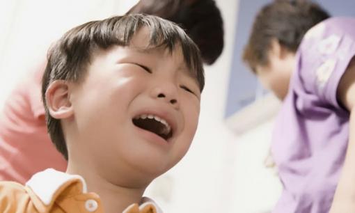 Hơn 10 thái độ độc hại của cha mẹ với người khác ảnh hưởng tiêu cực đến việc dạy dỗ con và cách ngăn chặn